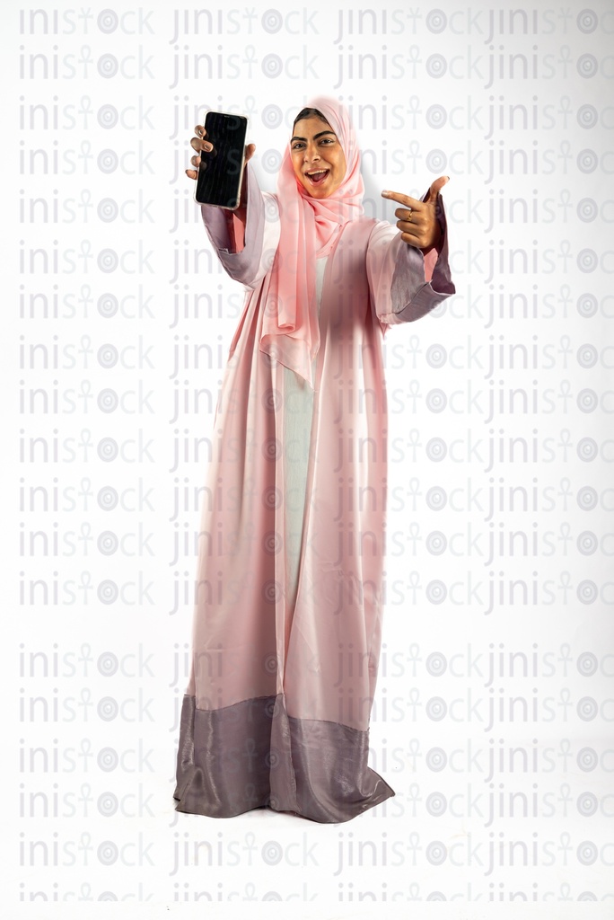 khaliji arab saudi woman from gulf holding a mobile