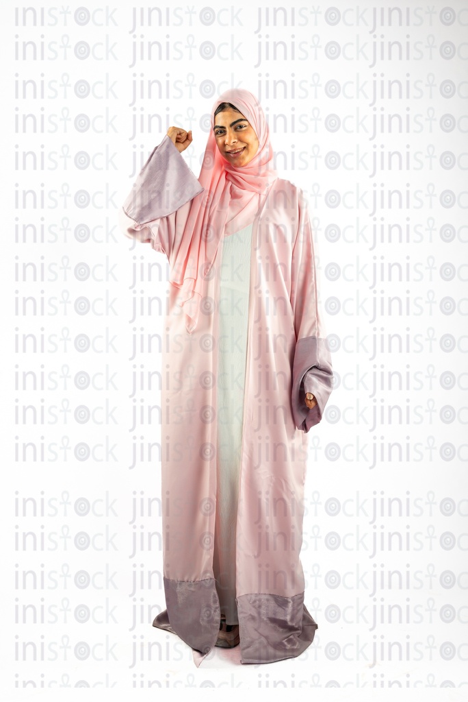 امرأة خليجية عربية سعودية من الخليج الفائزة