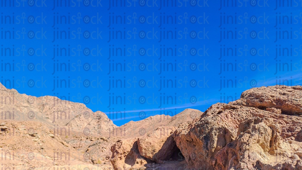 يمكن استخدام جبال سيناء في جنوب سيناء كخلفية للتصميمات.