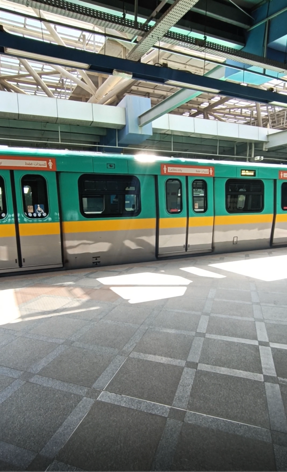 مترو الأنفاق الخط الثالث عدلي منصور الخط الأخضر أثناء التحرك من المحطة