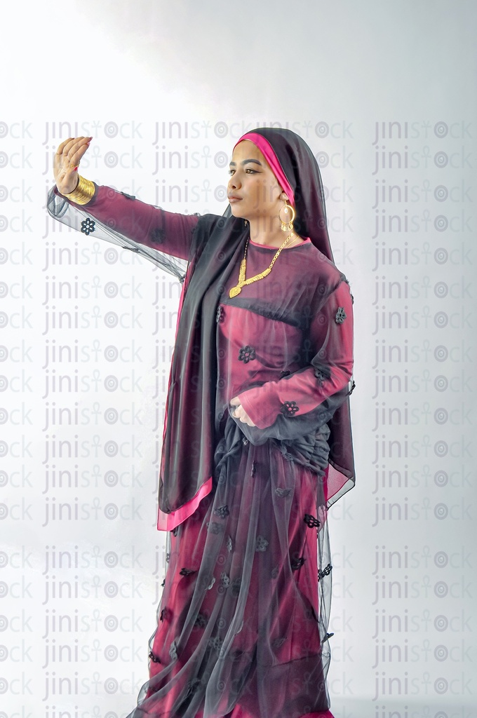 A Nubian Egyptian girl wearing Nubian clothes avoid the sun rays