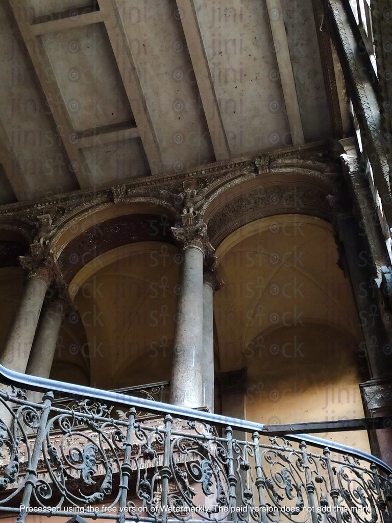 the arch in side an old palace