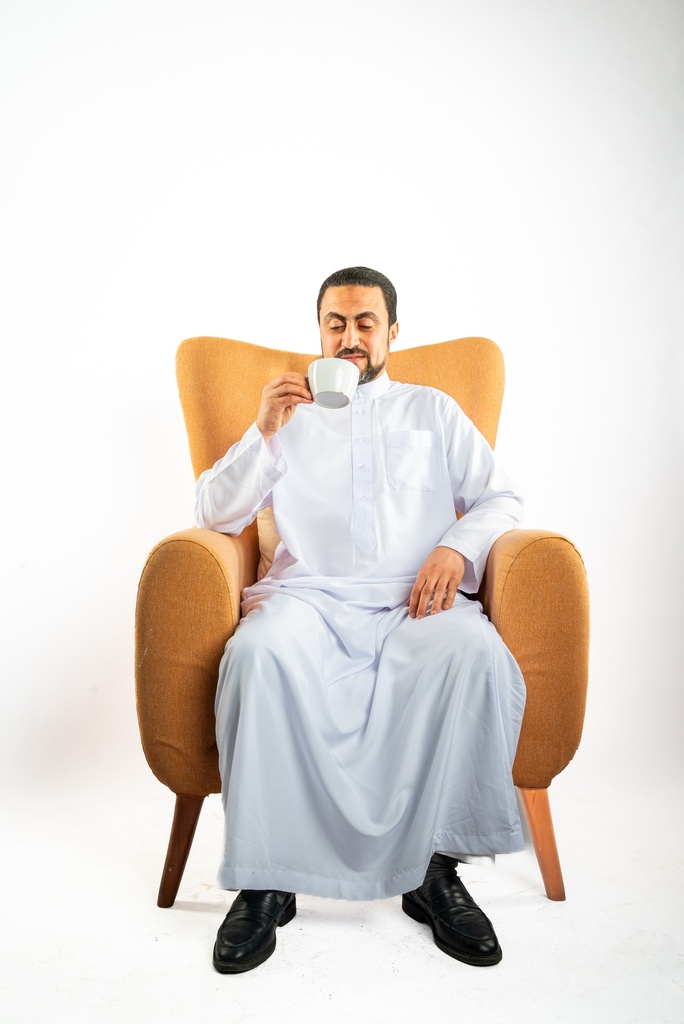 saudi khaliji man sitting on the chair  drinking tea