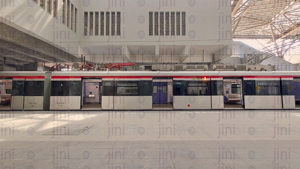The electric train from Adly Mansour station going to the new administrative capital.