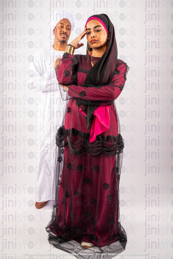 رجل وامرأة نوبيين مصريين يتعاركان بسبب خلافات زوجية