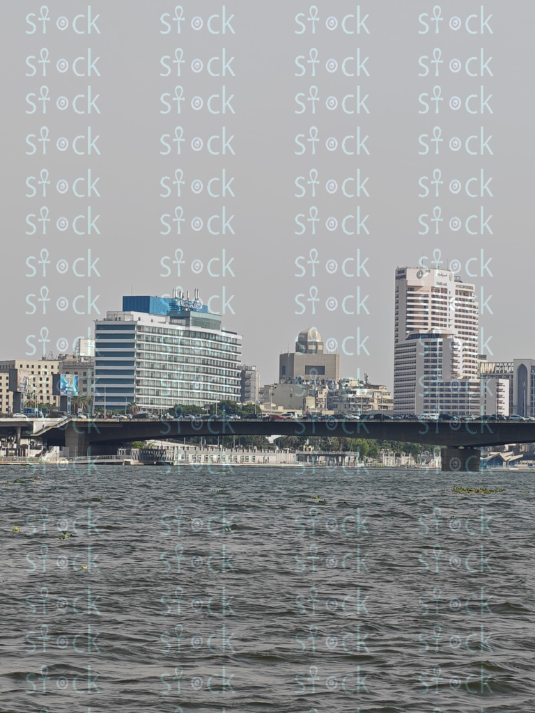 النيل يعانق كوبري قصر النيل في أجواء هادئة