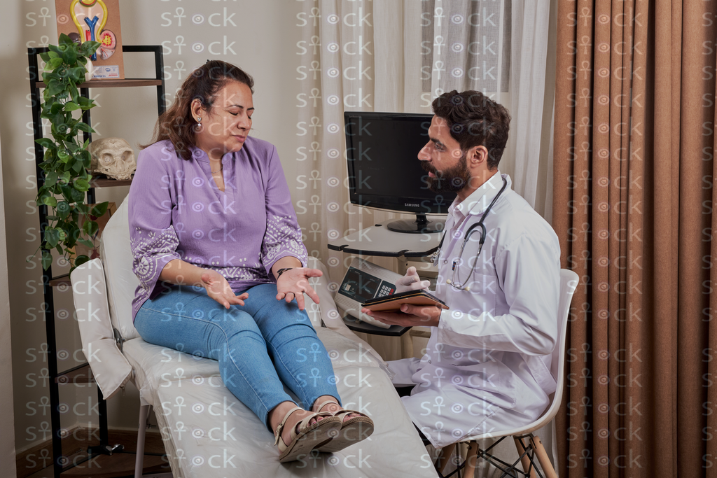 Doctor explaining diagnosis to woman 
