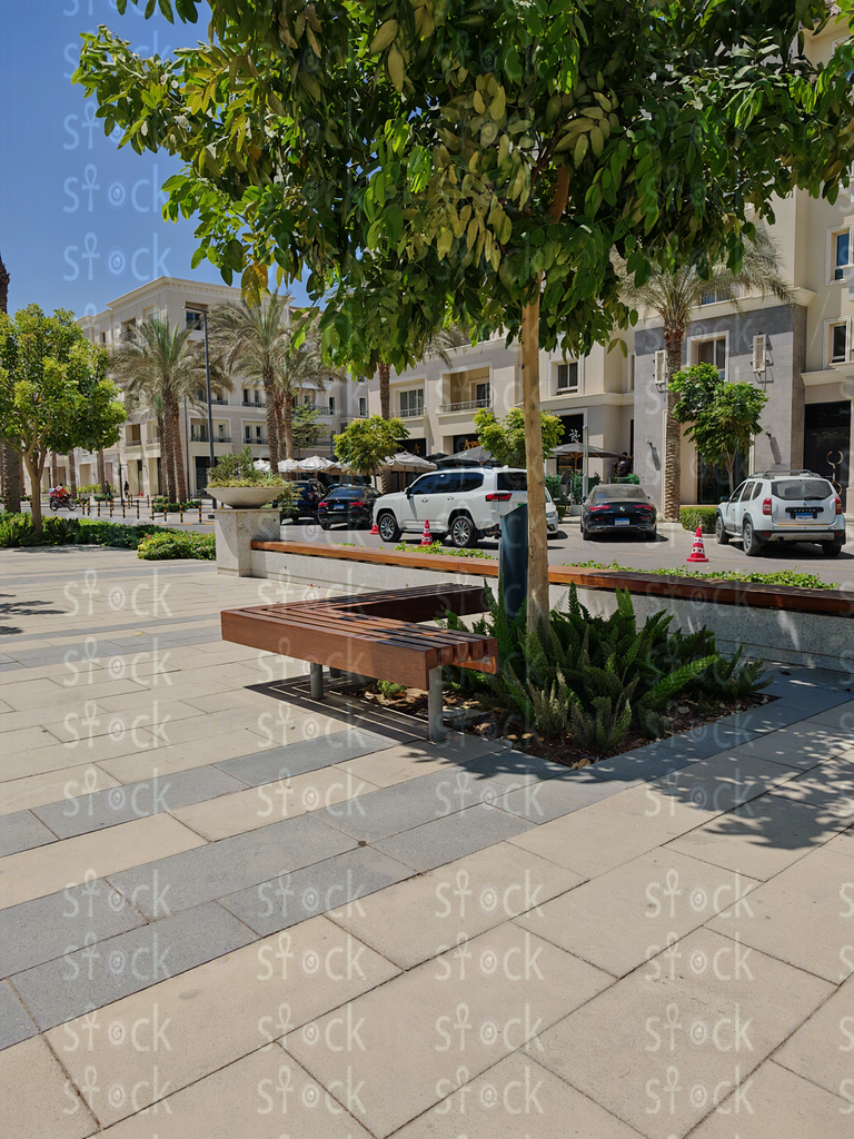 جلسات خارجية مع أحواض نباتات