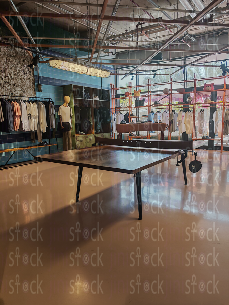 طاولة بينج بونج كقطعة ديكور بالمحل