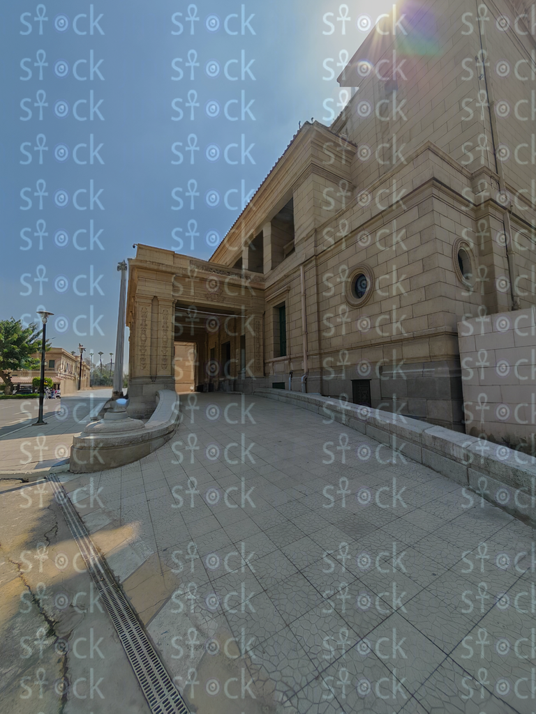 منظر جانبي للعمارة الكلاسيكية بالجامعة