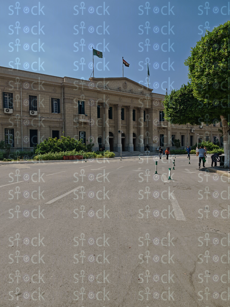  كليه الحقوق في مدخل الجامعه