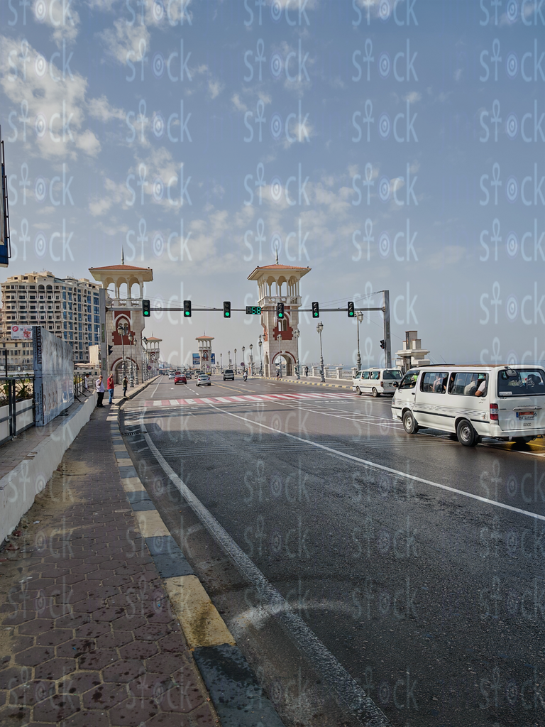 حركه مروريه هادئه صباحا في مدينة الاسكندريه