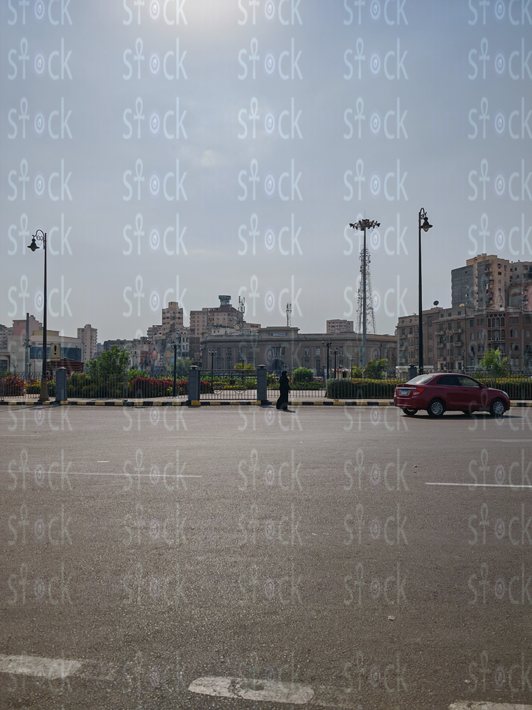 صباح هادئ خالي في ميدان محطة الرمل