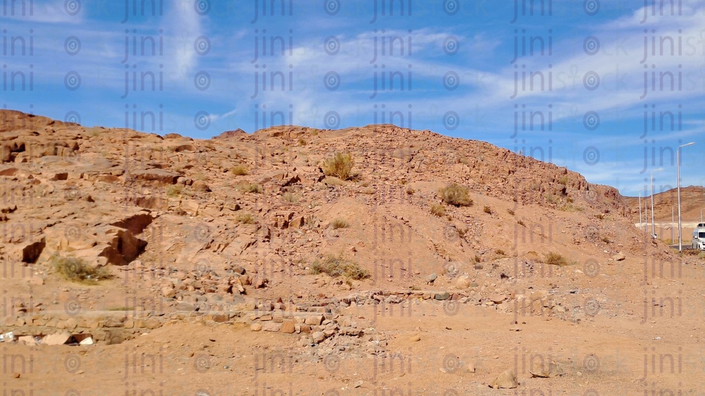 يمكن استخدام جبال سيناء في جنوب سيناء كخلفية للتصميمات.