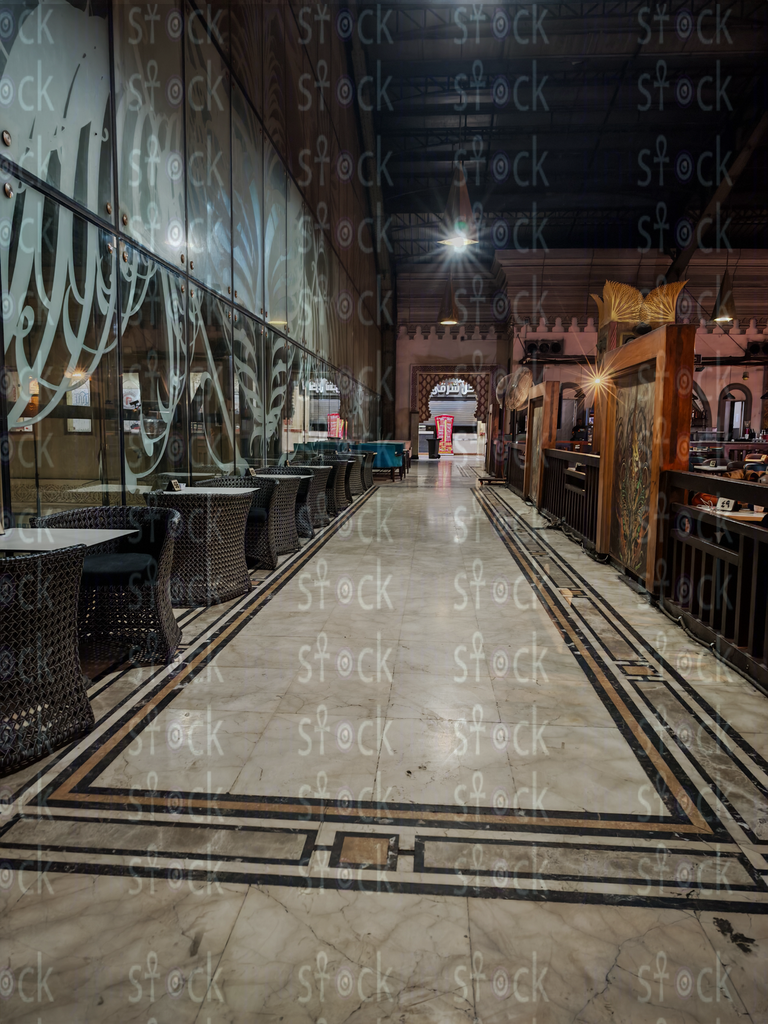 الممر المؤدي للقطارات