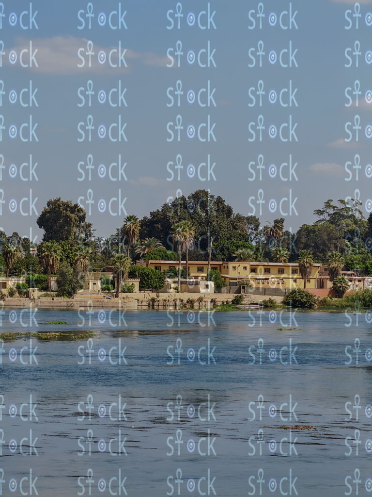 مبنى مطل على النيل
