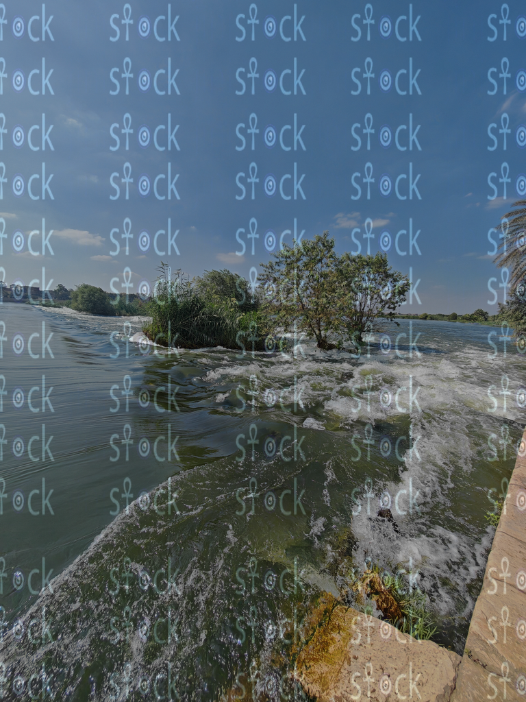 Currents flowing under the arches