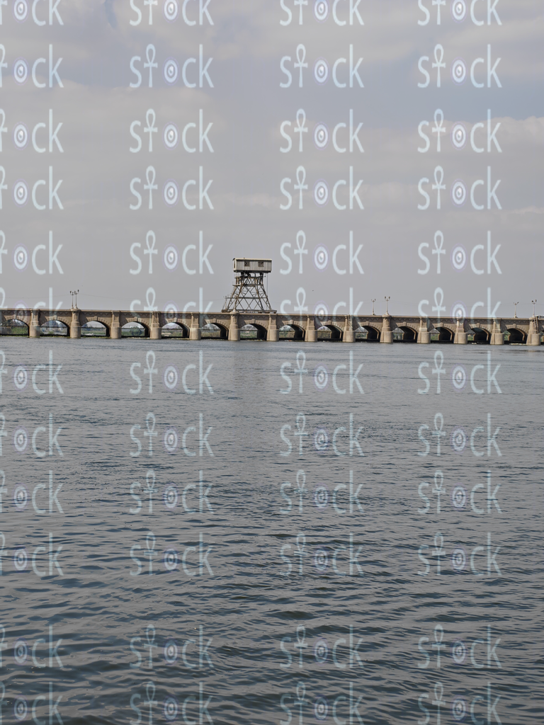 تفصيل آلية التحكم في المياه بهيكل القناطر