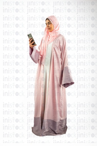 khaliji arab saudi woman from gulf checking her mobile