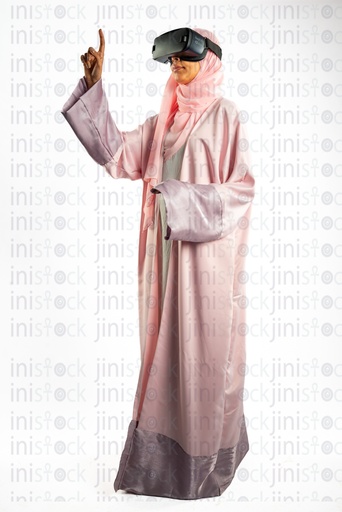 khaliji arab saudi woman from gulf wearing VR glasses