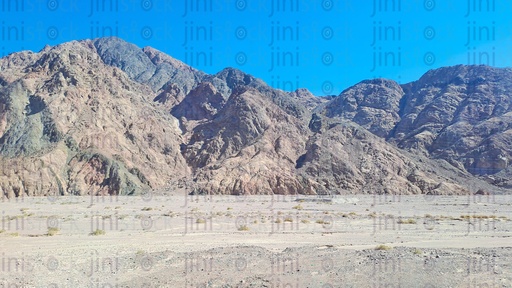 يمكن استخدام الصحراء وجبال سيناء في جنوب سيناء كخلفية للتصميمات