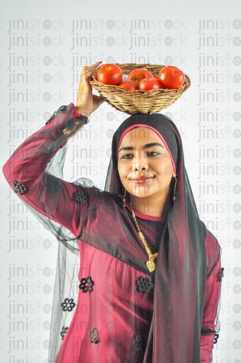 ست او بنت نوبيه شيله خضار و لبسه جرجار