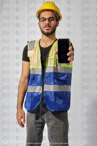 Egyptian engineer holding mobile