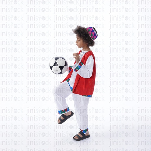 فتى نوبي يلعب كرة القدم