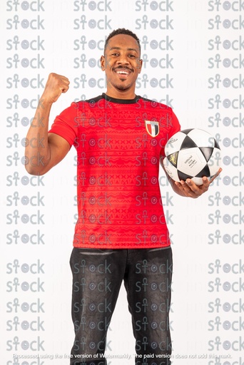 شاب نوبي من مشجعين كرة قدم