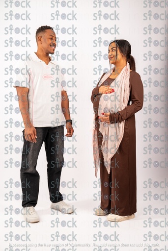 السيده النوبيه وزوجها سعداء بالحمل