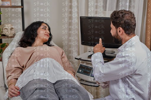 الطبيب يوضح نتائج السونار