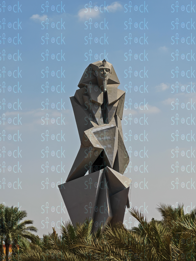 Front view of Diaa Awad statue 