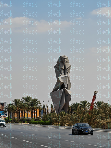  مشهد التمثال على طريق الصحراء