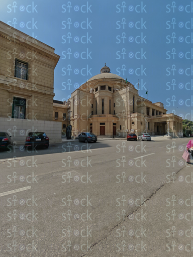  ساحة السيارات الداخليه لجامعة القاهرة