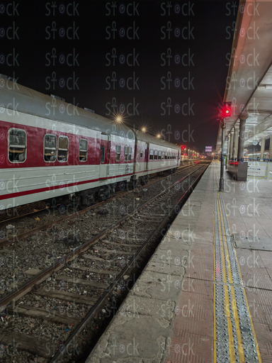 إيقاع الليل في سكك القاهرة الحديدية