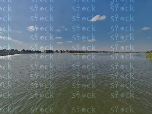 منحنى النهر وضفافه اللطيفة