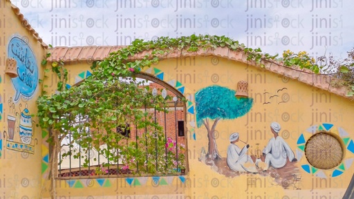 حائط عليه رسومات لرجلين من صعيد مصر يجلسان على الأرض تحت شجرة، ورسم آخر لإبريق شاي وفنجان شاي